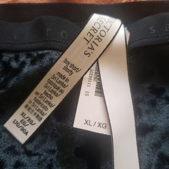 Crushed Velvet Shortie - Picture 4 of 6